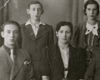 León Tenenbaum, primero a la izquierda. Todos los miembros de su familia, fueron asesinados por los nazis, salvo él.  
Archivo privado.
