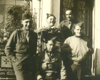 Marcel, 1o de izquierda a derecha, con oficiales del ejército americano, Francia (1944). 
Archivo privado.