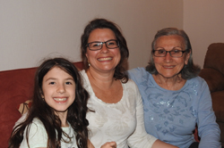 Tres generaciones. Sara con su hija y nieta en Guatemala.