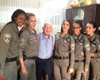 Elías compartiendo su testimonio con un grupo de soldadas del Ejército de Israel.
Archivo Privado.